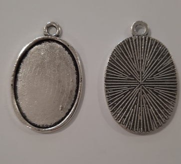 osnova za obesek - medaljon 32x20.5x2mm, b. starega srebra, velikost kapljice: 18x25 mm, 1 kos