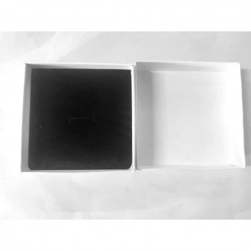 Darilna embalaža - škatla za nakit 9.3x9.3x3.1cm, notranja mera 8.6x8.6cm, bele barve, 1 kos