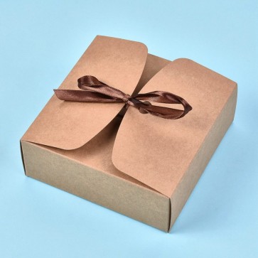 darilna zložljiva škatla iz kartona - s trakom, 14x14x5 cm, rjave barve, 1 kos