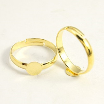 osnova za prstan s ploščico 6 mm, premer nastavljivega obročka: 17 mm, zlate barve, 1 kos