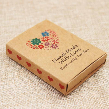 darilna embalaža z kartončkom za nakit, napis "Hand made With Love", 7,3x5,4x1,2 cm, naravna b., 1 kos