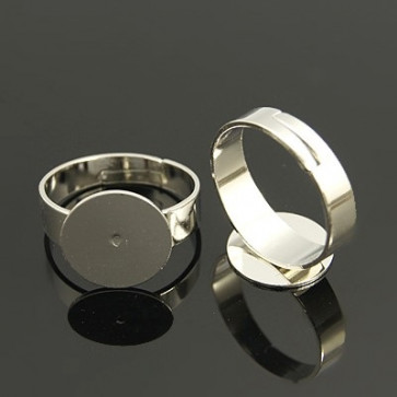 osnova za prstan s ploščico 12 mm, premer nastavljivega obročka: 18 mm, platinaste b., brez niklja, 1 kos