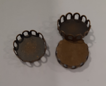 osnova za obesek - medaljon, antik, brez niklja, velikost kapljice: 10 mm, 1 kos