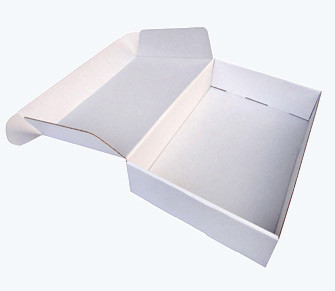 zložljiva škatla iz kartona 8x5.5x3.5 cm, bela (zunaj in znotraj), 1 kos