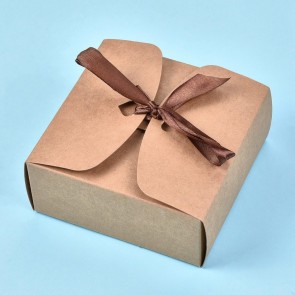 darilna zložljiva škatla iz kartona - s trakom, 12x12x5 cm, rjave barve, 1 kos