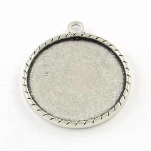 osnova za obesek - medaljon 38x33x3 mm, barva starega srebra, velikost kapljice: 30 mm, 1 kos