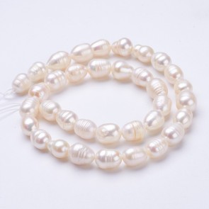 Perle iz sladkovodnih biserov, podolgovate-nepravilne oblike, velikosti 8~9 mm x 9~11 mm, velikost luknje 0,5 mm, 1 kos