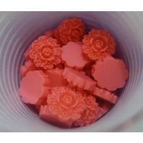 roža - umetna masa, vintage, 13x13 mm, debelina: 5 mm, roza, 1 kos