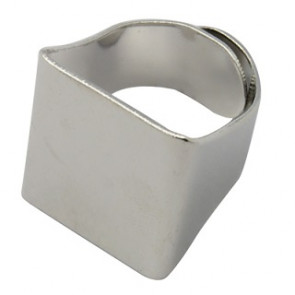 osnova za prstan s ploščico 19 x 20 mm, premer nastavljivega obročka: 17 x 19, platinaste b., 1 kos